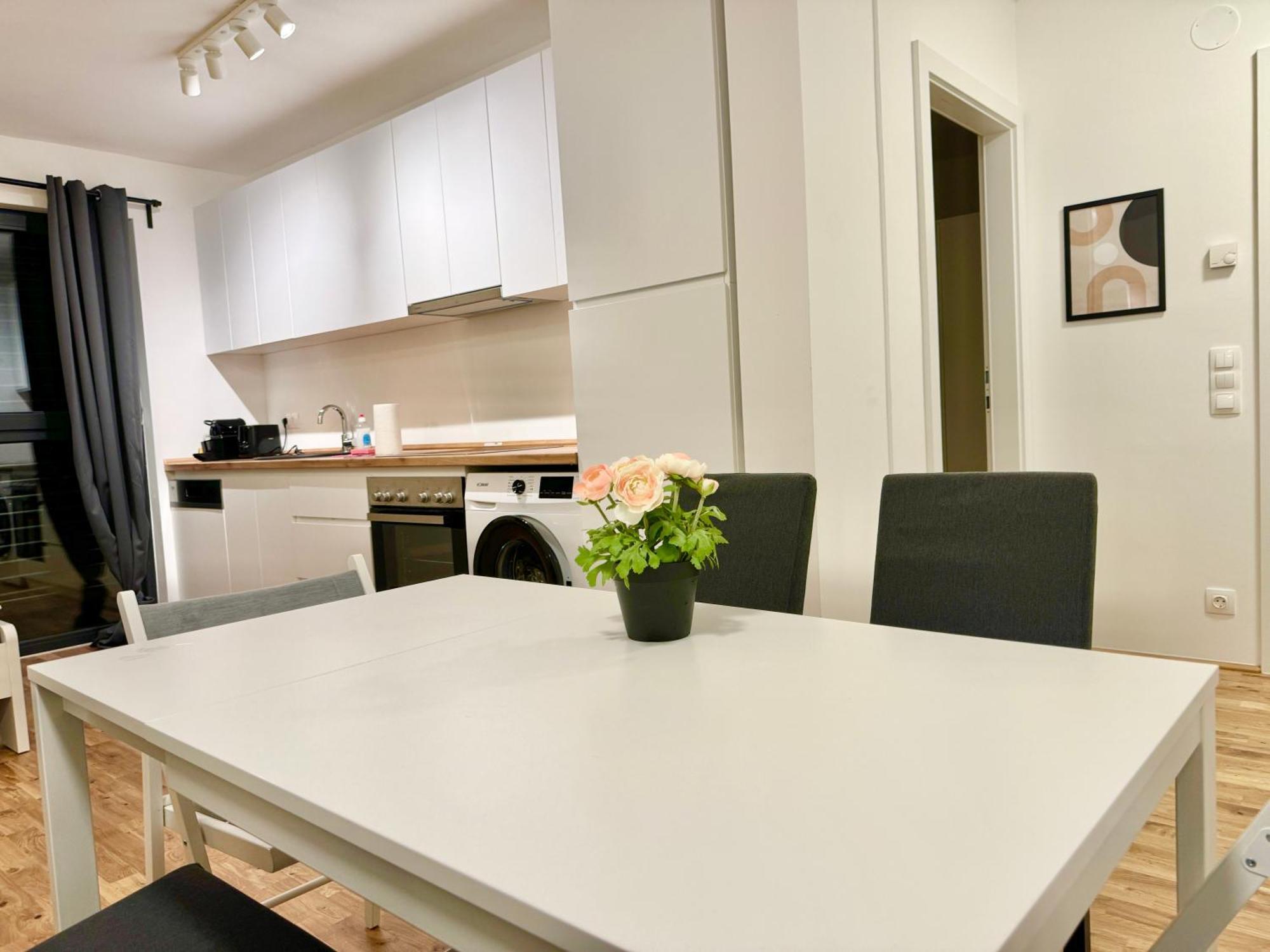 Modern Apartment With Balcony & Free Parking - Nearby Metro Viyana Dış mekan fotoğraf